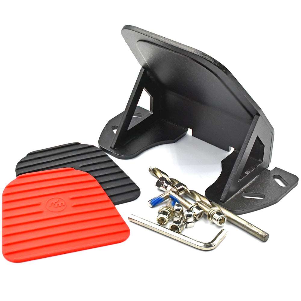 Smart fotstöd | Bekväm fotstöd till elsparkcykel / elscooter. Material av aluminium i svart färg + röd | Wheely Shop