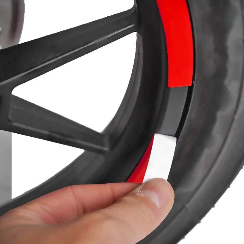 Reflektiv säkerhetsdekal hjul | Förbättra synlighet & stil i trafiken. Material av PVC i röd färg | Wheely Shop