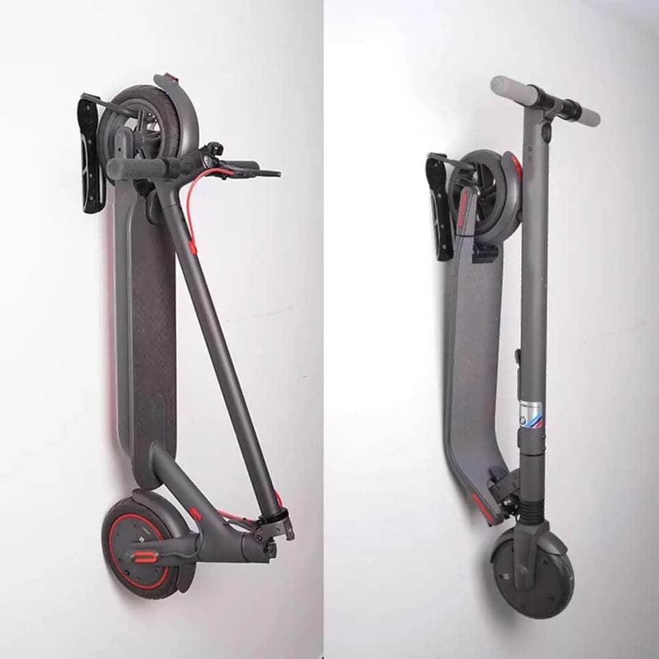 Smart väggfäste | Förvara elsparkcykel / elscooter på väggen & enkel montering. Material av stål med svart färg | Wheely Shop